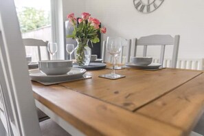 Dining - Large House | Private Parking | NHS Staff | Contractors (Grimsby)