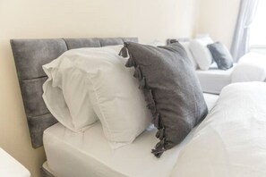 3 chambres, fer et planche à repasser, Wi-Fi, draps fournis