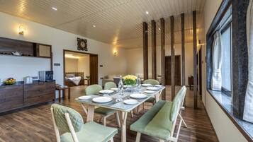 Villa, 4 Schlafzimmer (Sneh) | Esszimmer