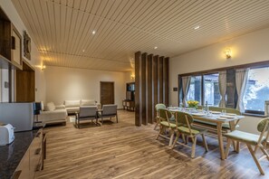 Living area - Amã Stays & Trails Sneh Villa, Kodaikanal (Kodaikanal)