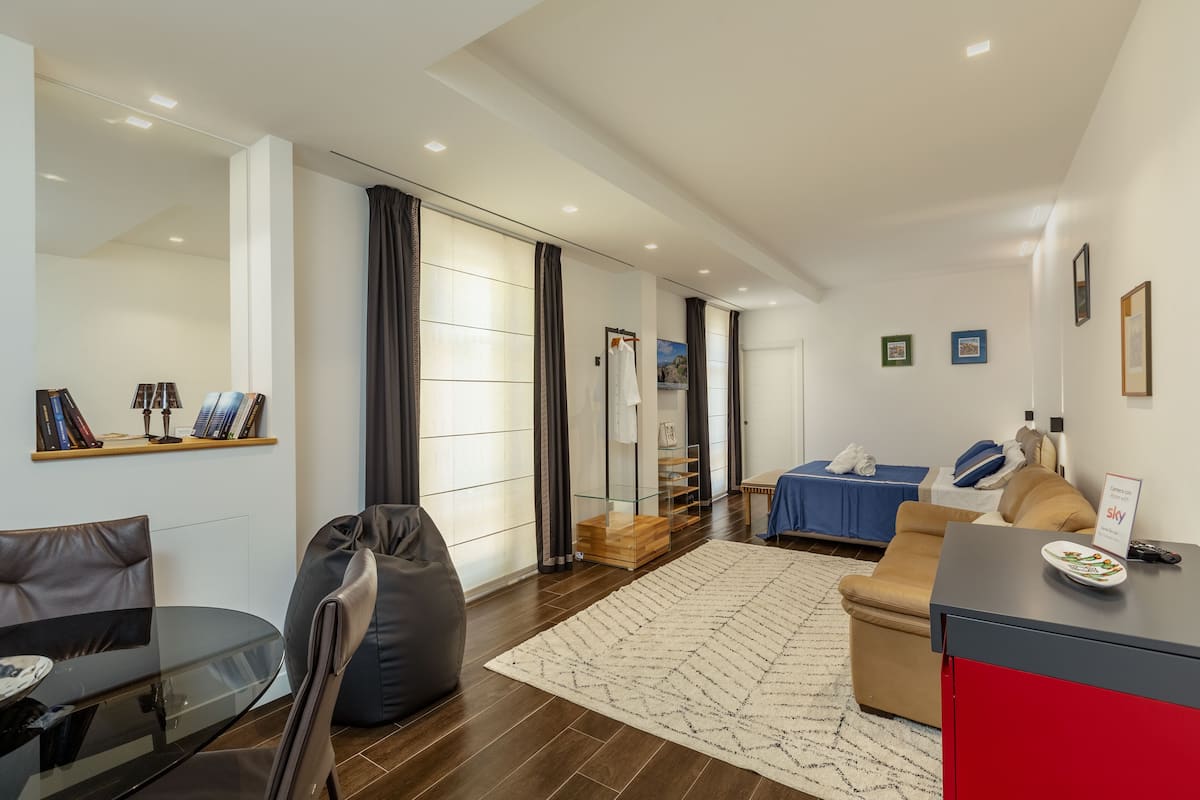 Camera Junior | 1 camera, biancheria da letto di alta qualità, minibar, una scrivania