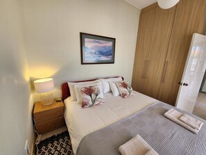 2 bedrooms, iron/ironing board, travel cot, WiFi - Eros Weg Family Flat (Windhoek)