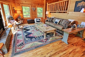 Smart TV, fireplace - Discover Moonshine River-a river front 4-bedroom cabin perfect for 8 guests! (Warrensville)