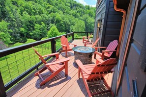Property grounds - Discover Moonshine River-a river front 4-bedroom cabin perfect for 8 guests! (Warrensville)