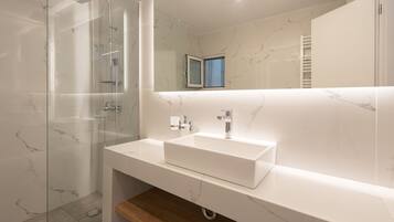 Exclusive Apartment (Athens Hills D) | Bathroom | Shower, rainfall showerhead, hair dryer, towels