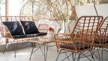 Standard Apartment (Athens Hills GF) | Terrace/patio