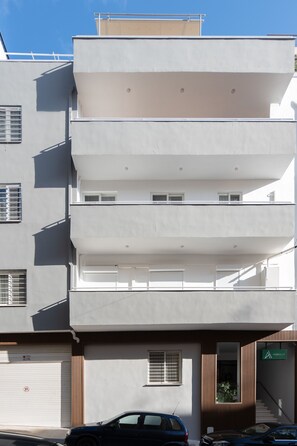 Front of property - Seven Hills, Boutique Apartments (Athens)