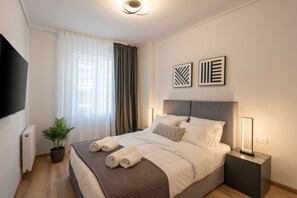Design Apartment (Athens Hills B) | 3 bedrooms, premium bedding, in-room safe, individually decorated