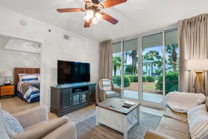 1 bedroom, desk, iron/ironing board, travel cot - Waterscape 1 bedroom w bunks A side walkout -beach (Ft Walton Beach)