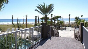A pool area with a view of the beach and ocean. - Waterscape 1 bedroom w bunks A side walkout -beach (Ft Walton Beach)