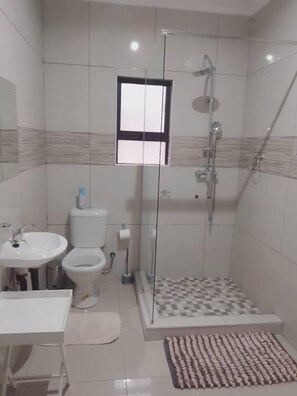 Standard Room | Bathroom