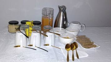 Termasuk sarapan Inggeris setiap hari