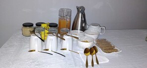 Free daily English breakfast 