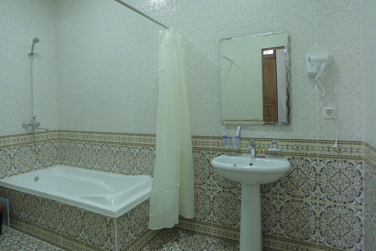 Standard Double Room Single Use | Bathroom | Free toiletries, hair dryer, bathrobes, slippers