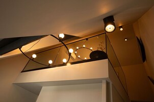 Caja de seguridad en la habitación y escritorio 