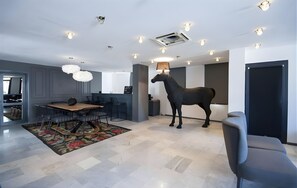 Sala de estar en el lobby