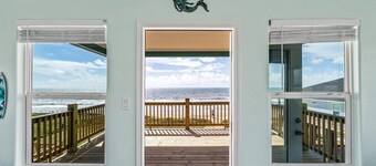 Beachfront | Ocean Views, Bar & Entertainment Area