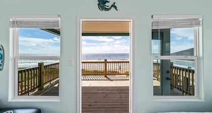 Beachfront | Ocean Views, Bar & Entertainment Area