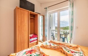 1 bedroom, free WiFi, bed sheets