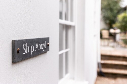 Stylish Apartment in the Heart of Appledore