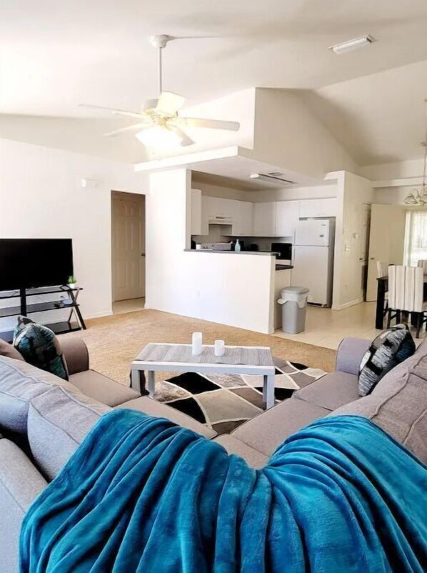 Smart TV - Ocala Home near Rainbow Springs/WEC/Aquatics/Don Garlits and Horsefarms (Ocala)