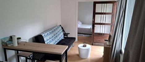 1 bedroom, travel cot, free WiFi, bed sheets