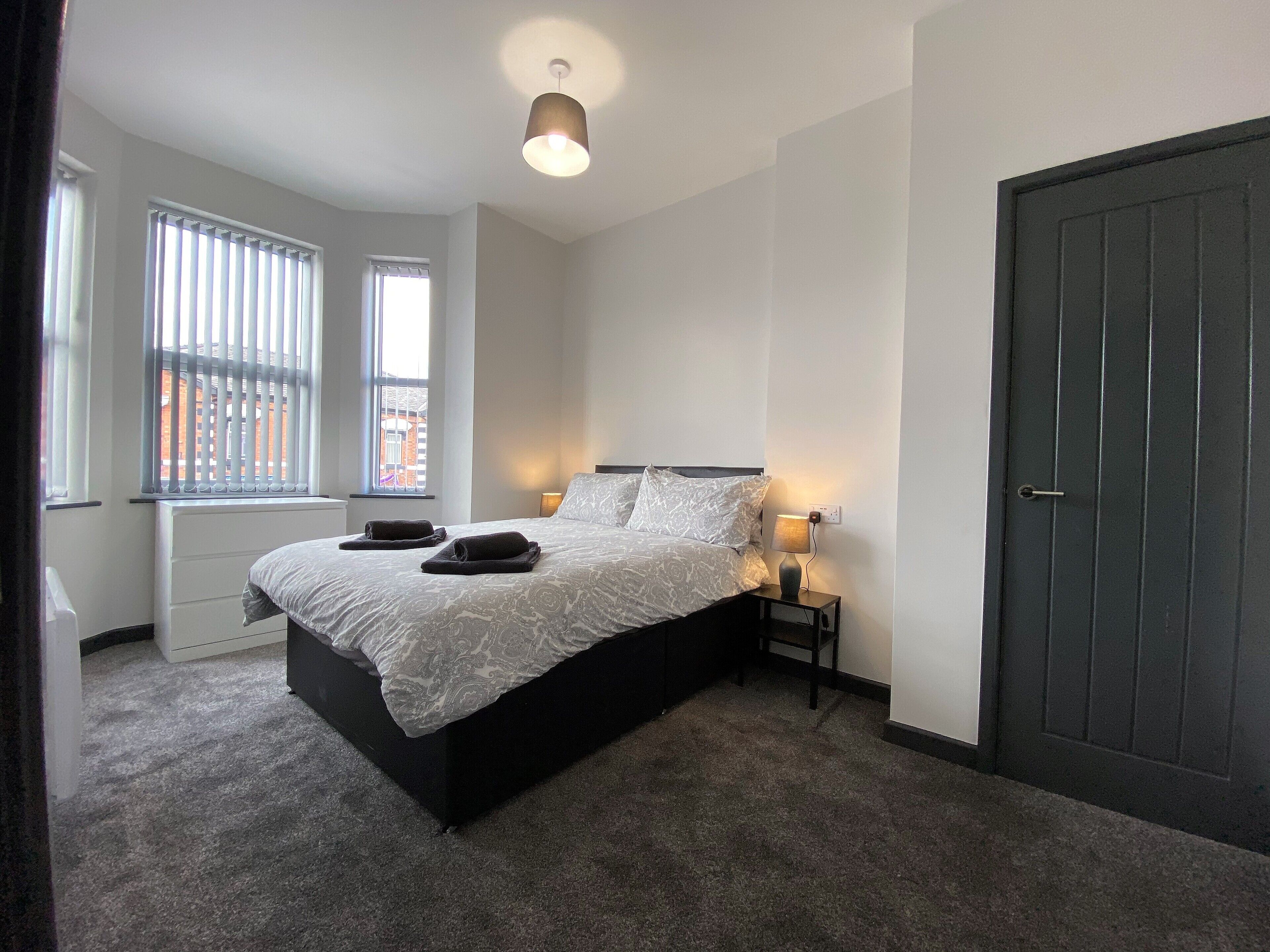 Executive Apartment | Desk, laptop workspace, soundproofing, iron/ironing board