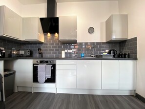 Leilighet – executive | Eget kjøkken | Kjøleskap, mikrobølgeovn, ovn og kokeplater