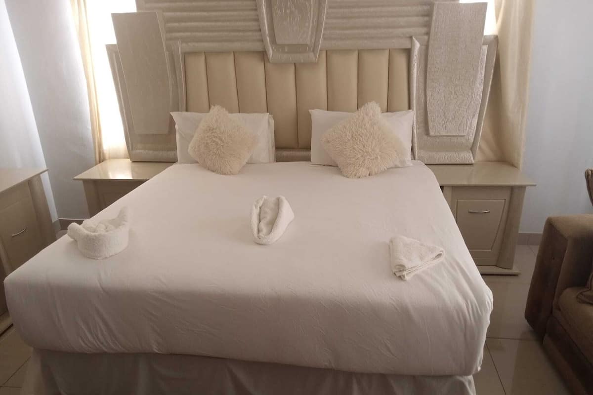 Standard Room | 1 bedroom, iron/ironing board, WiFi (free)