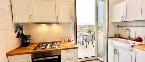 Fridge, microwave, oven, stovetop