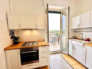 Fridge, microwave, oven, stovetop - Attico Lussuoso Roma Centro (Roma)