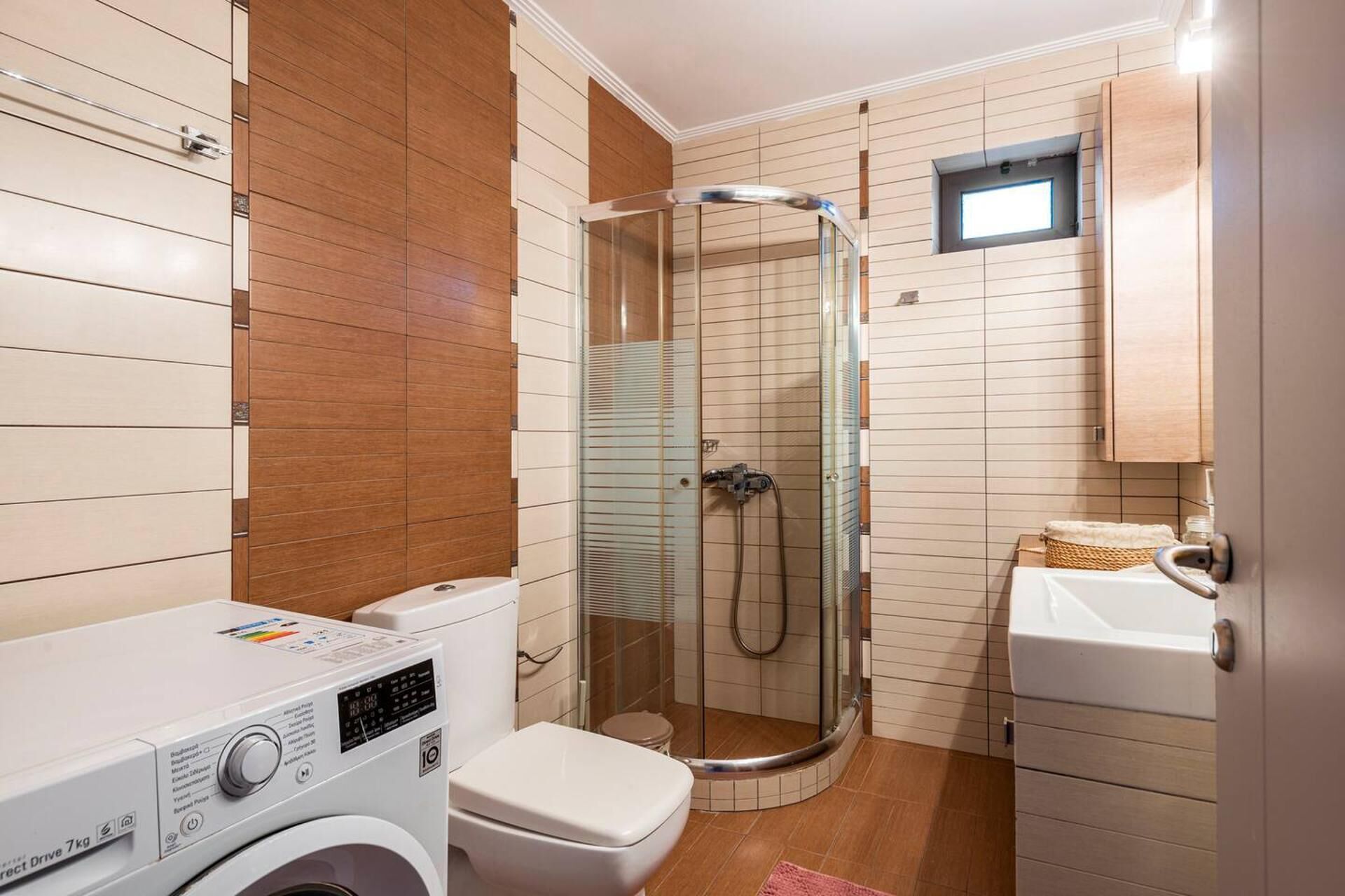 Cottage | Kamar mandi | Kombinasi shower/bathtub, bathtub besar,  dan handuk