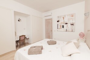 3 Schlafzimmer, Schreibtisch, Bügeleisen/Bügelbrett, Reisekinderbett