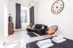 1 bedroom, iron/ironing board, WiFi, bed sheets - Cracow Best Location Apartment with Garden by Cozyplace (Kraków)