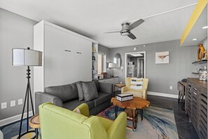 TV - Recently Renovated Ocean View Condo + Free Attraction Tickets! (North Myrtle Beach)