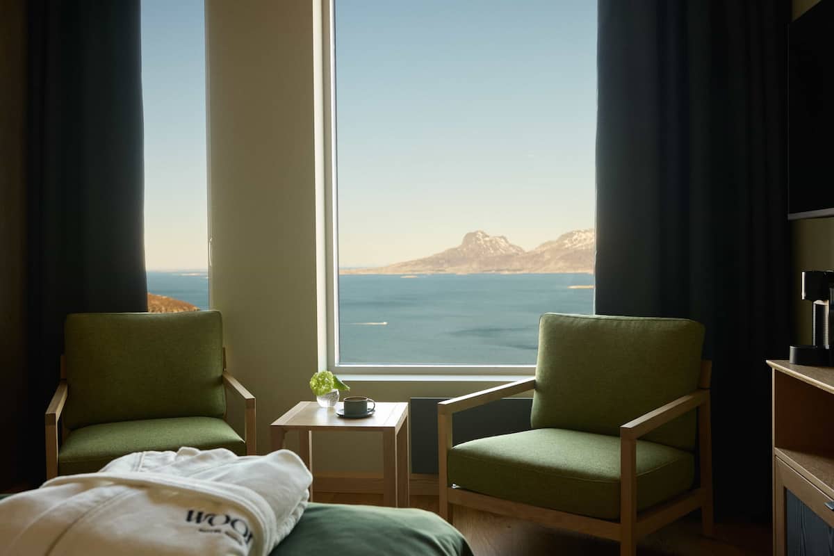 Superior Room, Ocean View | Minibar, free WiFi, bed sheets