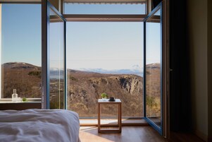 Suite, 2 Bedrooms (Keiservarden) | Minibar, free WiFi, bed sheets