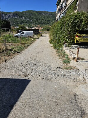 Apartment | Property grounds - Apartmentantica Family Apartment (Komiza)