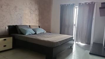 3 chambres, fer et planche Ă repasser, Wi-Fi, draps fournis