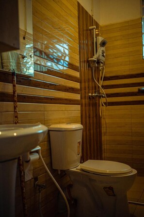 Apartment | Bathroom | Shower, towels