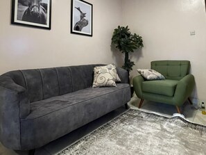 Living area - Cozy 1-bed Apt With Pool & Gym in Najjera 2 (Kampala)