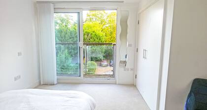 Modern Spacious 2-bed Apartment in London