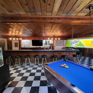 Bar (on property) - Former bar with games, multiple kitchens, 5 bedrooms, sleeps 14.  (Gillett)