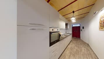 Oven, stovetop, coffee/tea maker, toaster