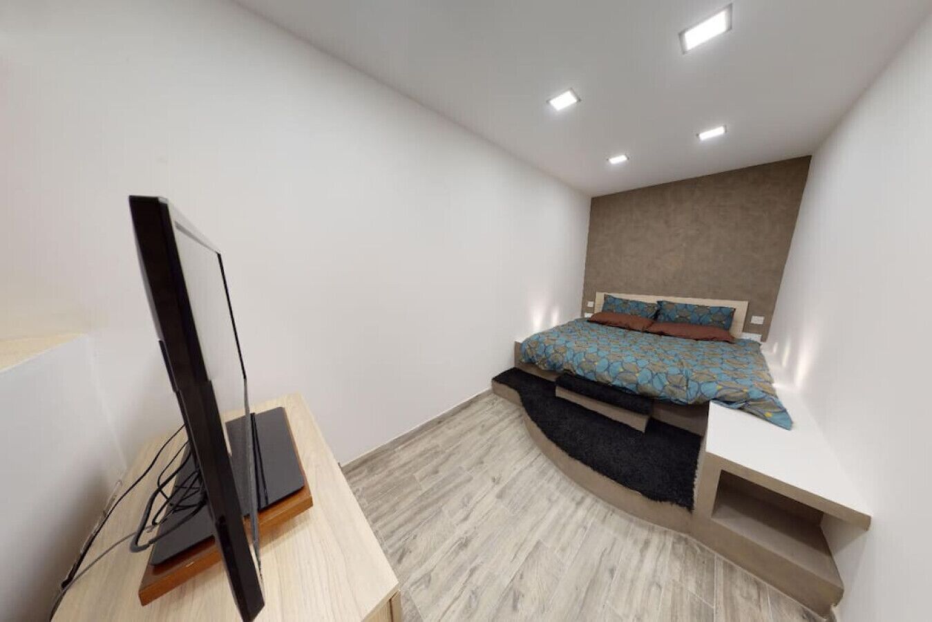 1 slaapkamer, een strijkplank/strijkijzer, gratis wifi, beddengoed
