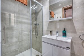 Hair dryer - Modern 3-bedroom apartment Pieta (Tal-Pietà)