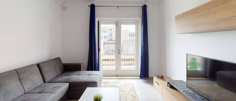 Una televisión, una oficina