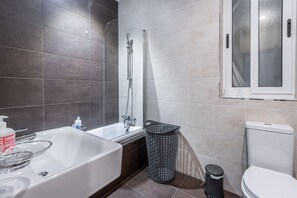 Hair dryer, towels - St Julians - Balluta bay 2 bedroom apartment (San Giljan)