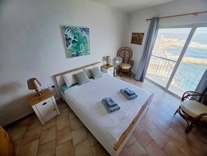 2 bedrooms, iron/ironing board, WiFi