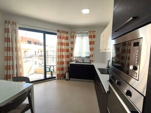 Réfrigérateur, four, lave-vaisselle